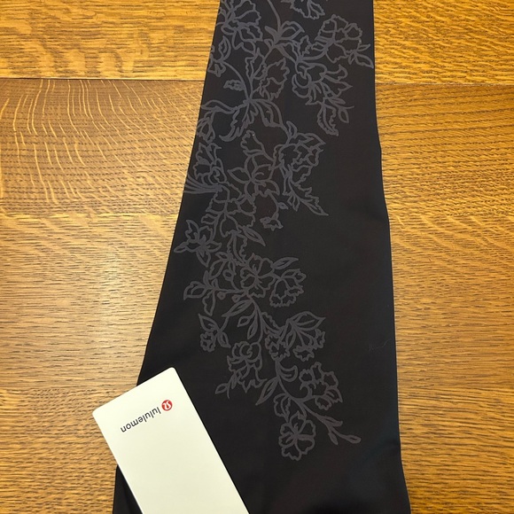 Lululemon Always On Flocked Leggings - Picture 4 of 4